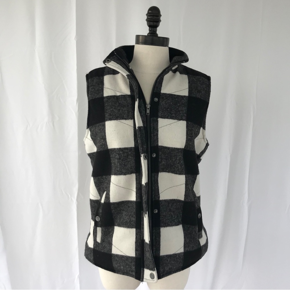 Francesca’s Harper Heritage Black and White Buffalo Plaid Sherpa Vest